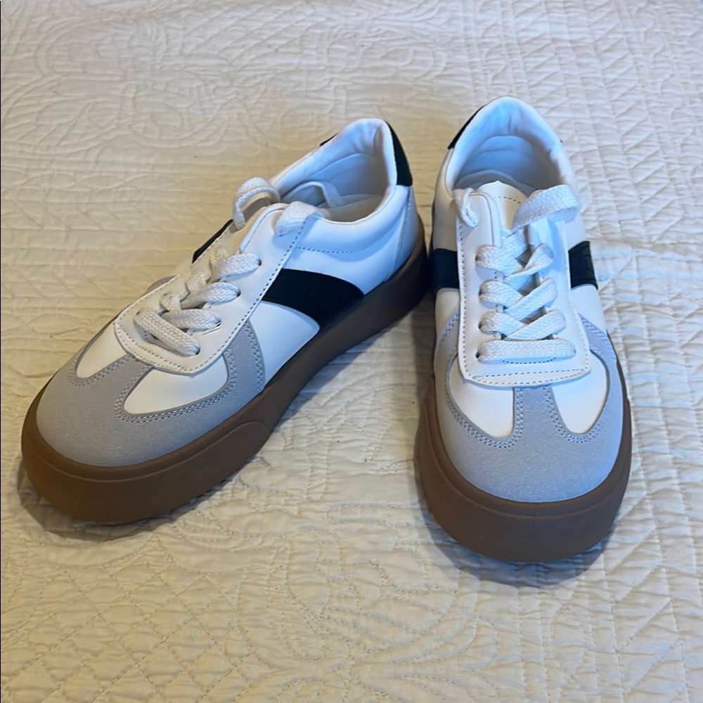 NWOT Women’s White and Black Sneakers